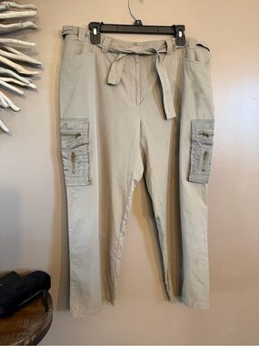 Dahlia Cargo Cropped Pants‎ in green khaki